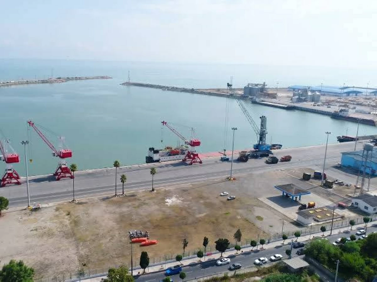 إعلام إيراني: سماع انفجار في محيط مدينة جاسك الإيرانية