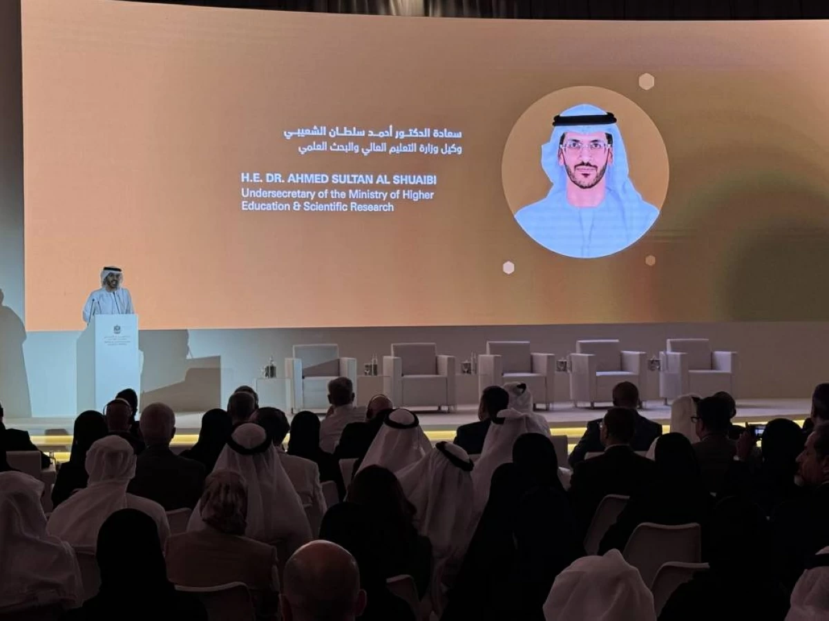 الدكتور أحمد سلطان الشعيبي خلال الملتقى في أبوظبي