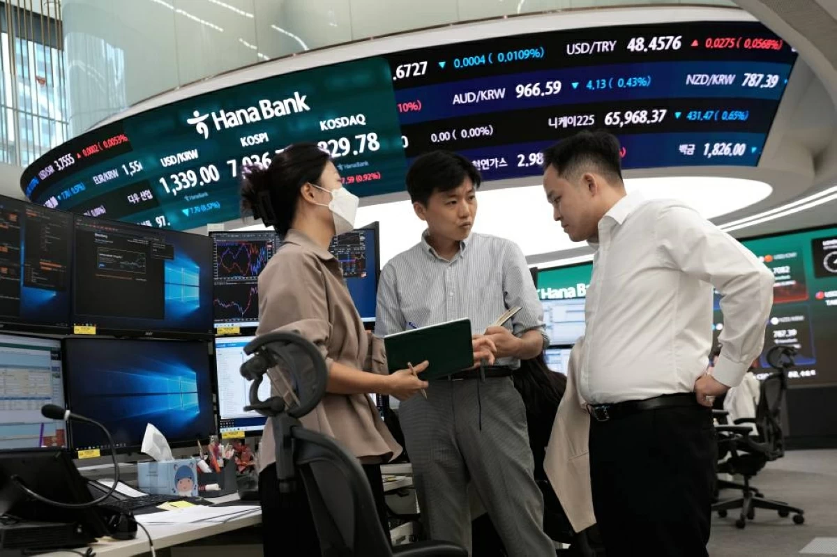 هدوء حذر في أسواق العملات وسط صدمة النفط فوق 100 دولار