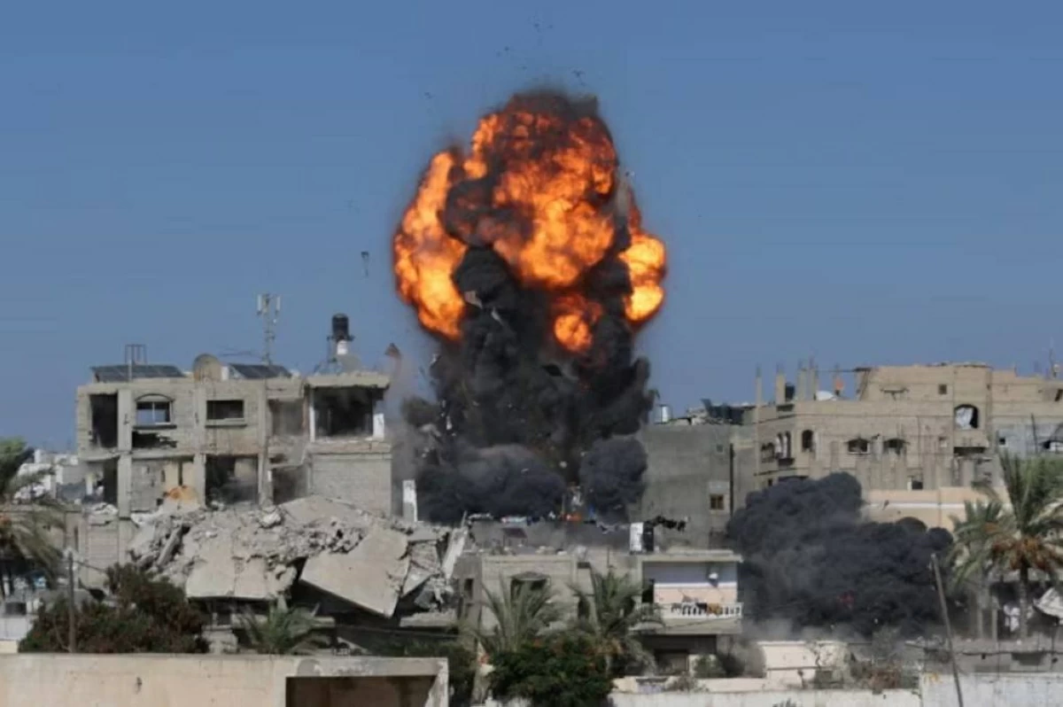 مقتل زوجين وابنتيهما في غارة إسرائيلية على قطاع غزة