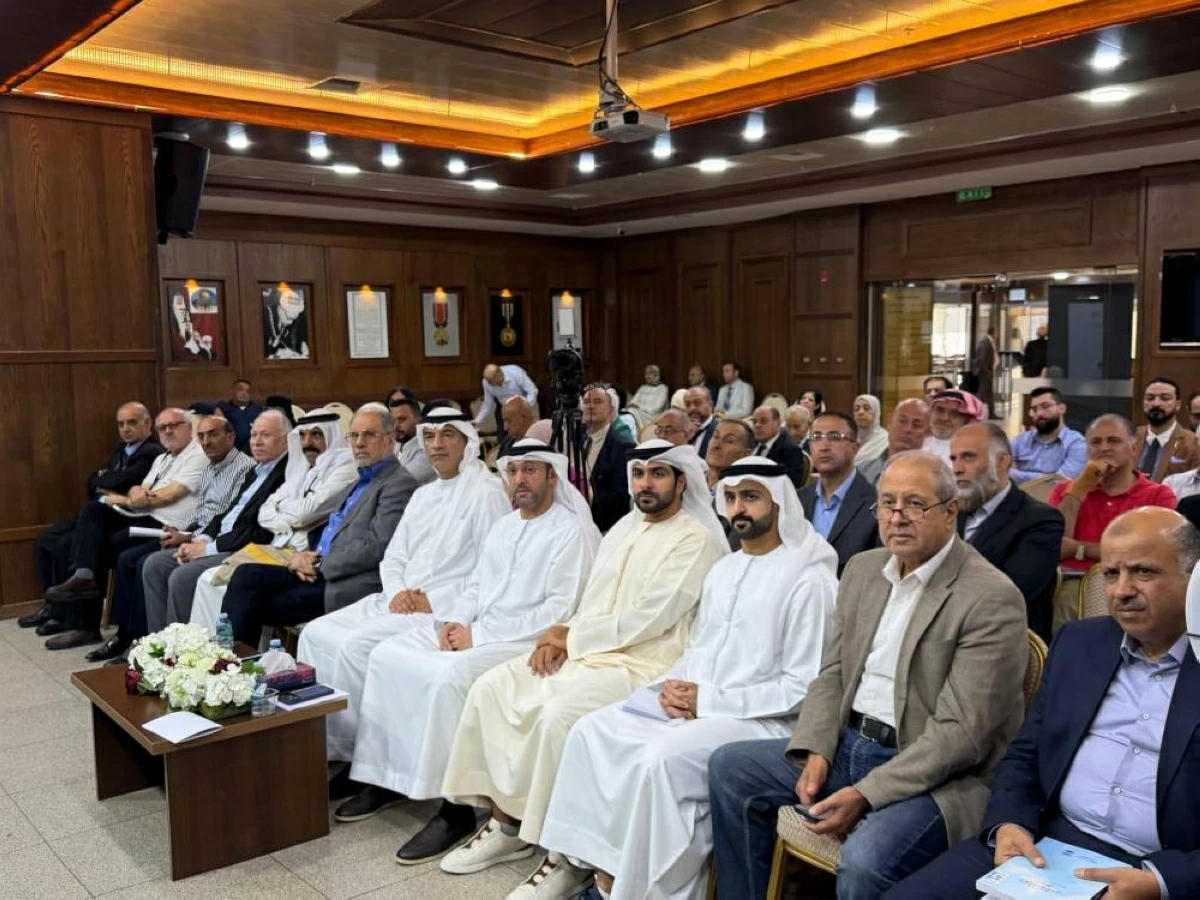 عبدالله العويس ومحمد القصير في إحدى جلسات الملتقى