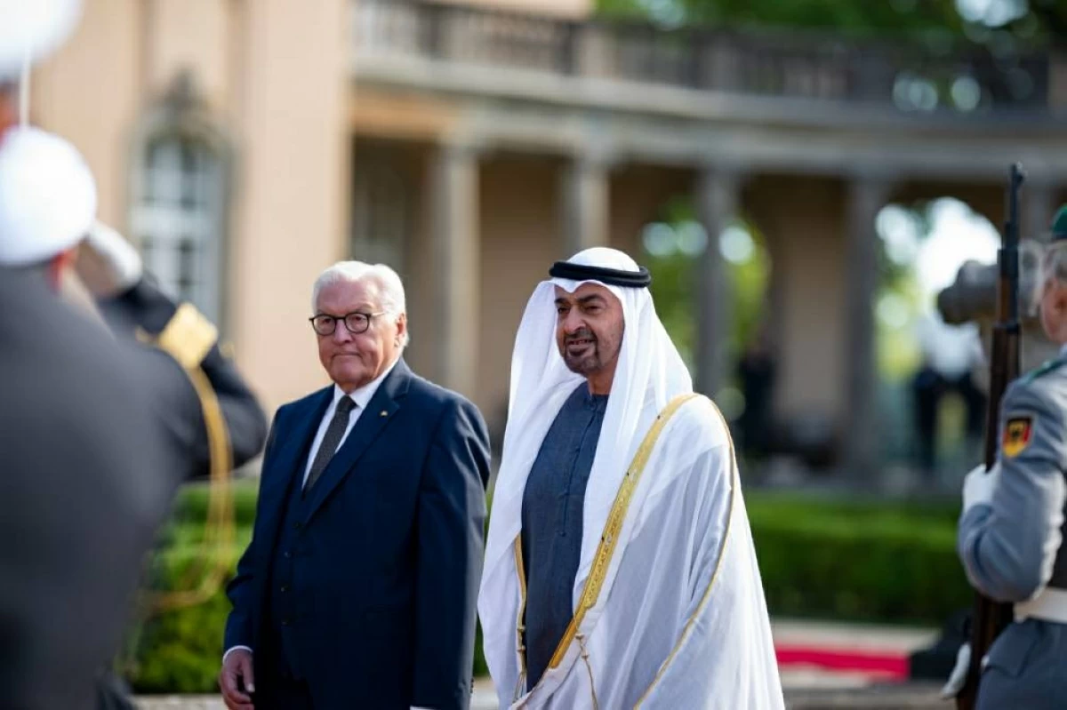 مراسم استقبال رسمية لمحمد بن زايد والرئيس الألماني في مقدمة مستقبليه