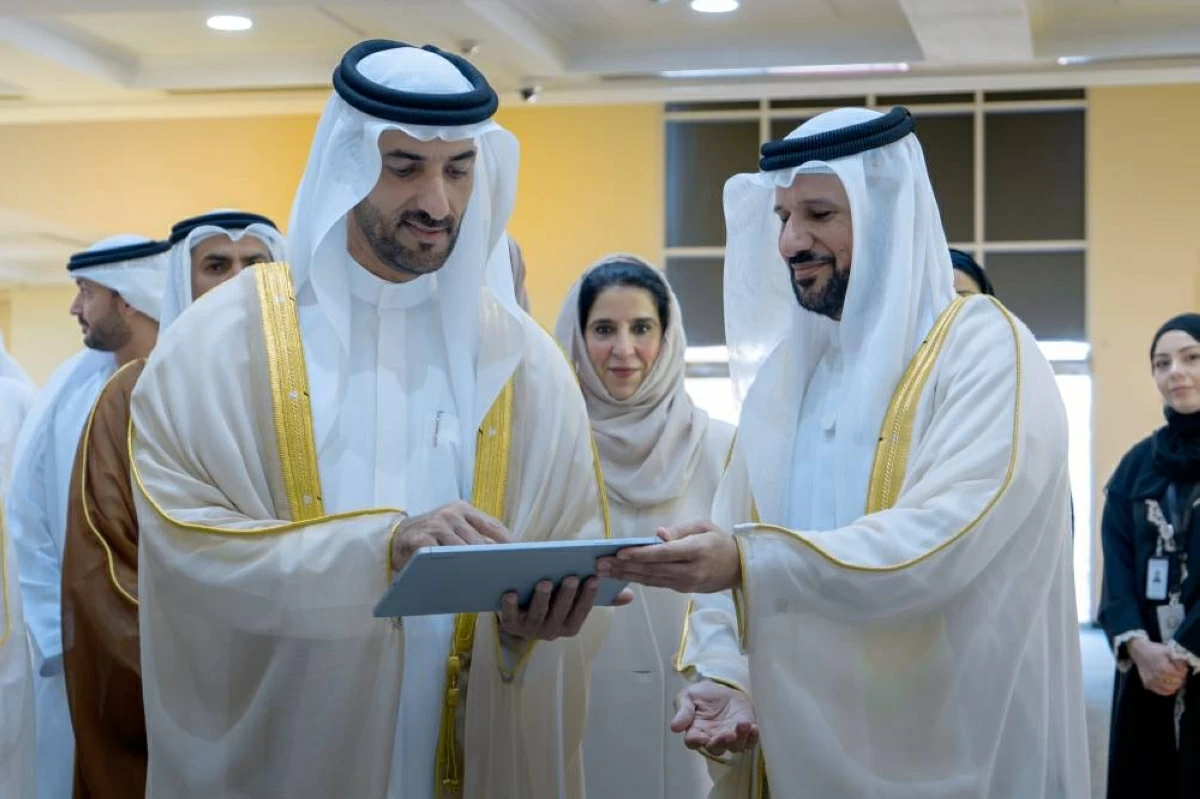 سلطان بن أحمد يطلق تطبيق «صلة» لتوثيق الروابط العائلية