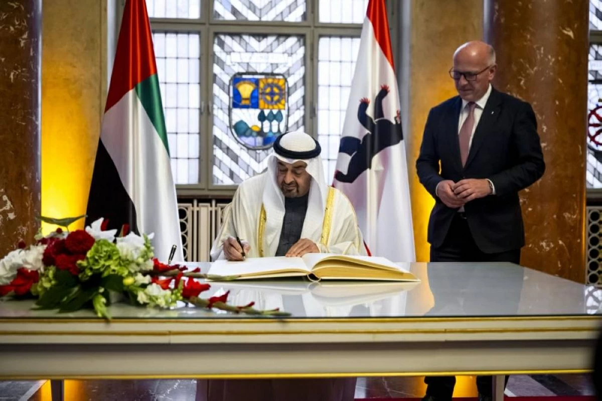 محمد بن زايد وعمدة برلين يبحثان علاقات الصداقة والتعاون المشترك