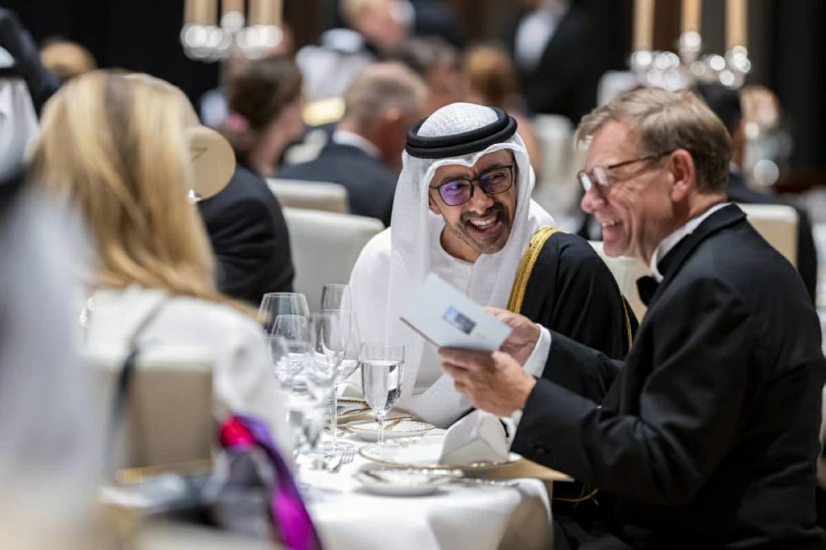 محمد بن زايد يحضر مأدبة عشاء أقامها الرئيس الألماني
