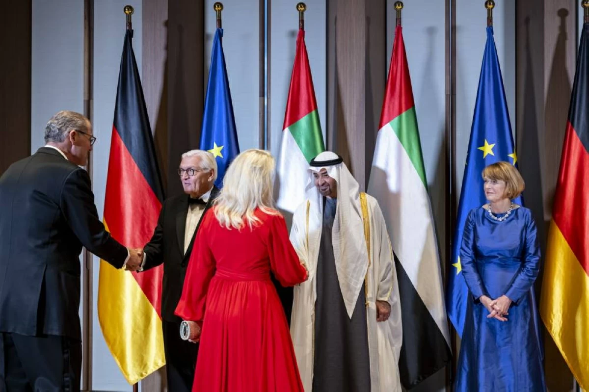 محمد بن زايد يحضر مأدبة عشاء أقامها الرئيس الألماني