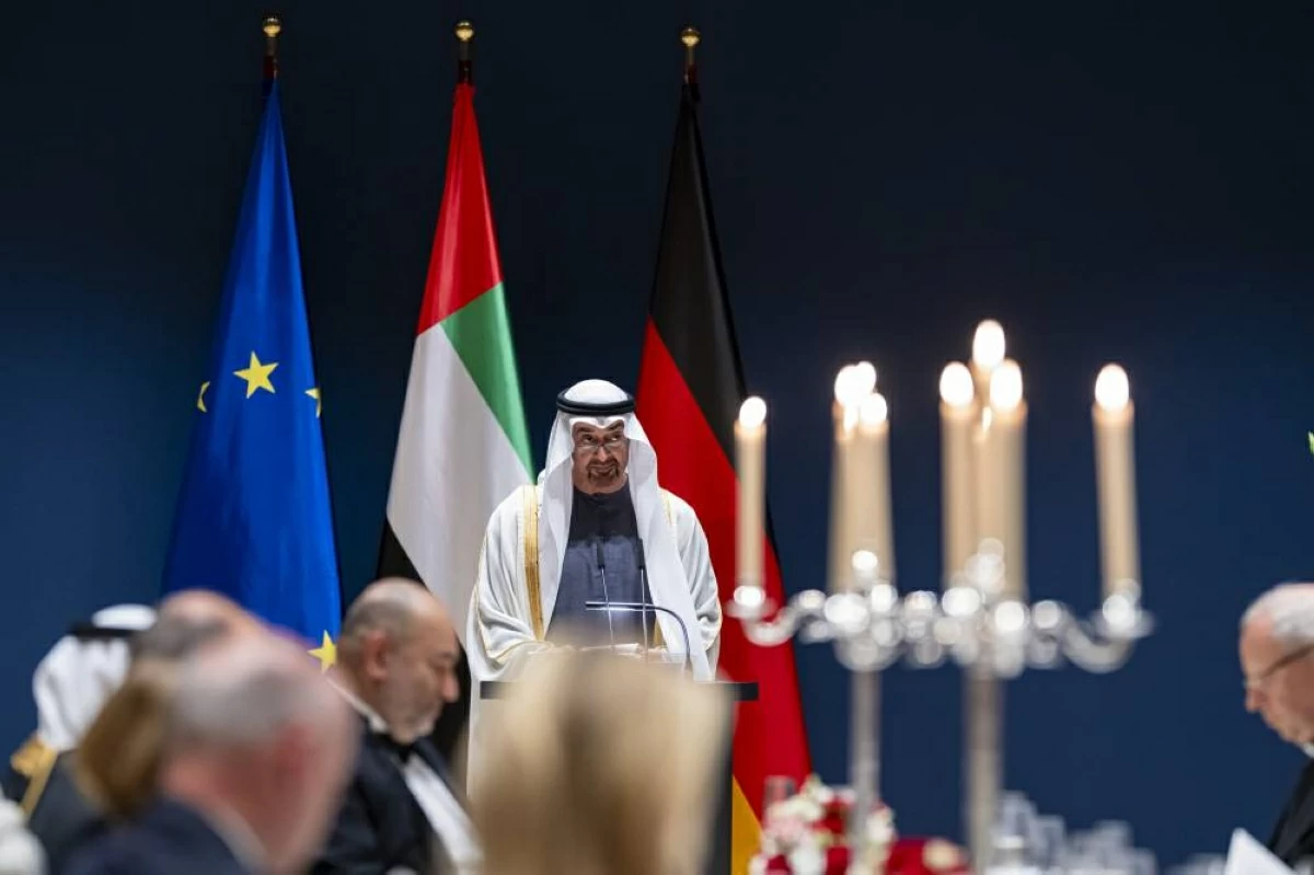 محمد بن زايد يحضر مأدبة عشاء أقامها الرئيس الألماني