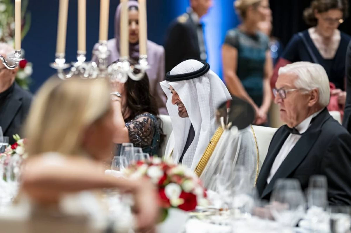 محمد بن زايد يحضر مأدبة عشاء أقامها الرئيس الألماني