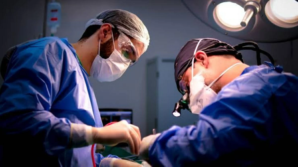 الحر يلغي 1100 جراحة في مستشفيات بريطانيا
