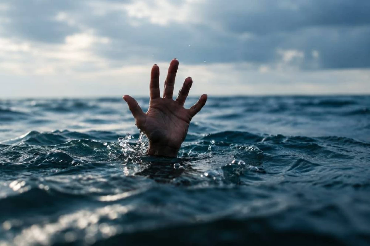 مصرع 3 أشخاص وإنقاذ 20 في غرق مركب هجرة غير شرعية قبالة السواحل المصرية