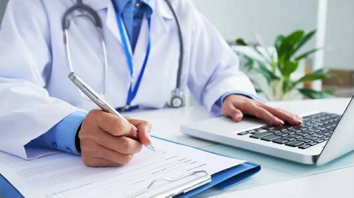 مجموع 50% للطب؟ نقيب الأطباء في مصر يحذر من كارثة