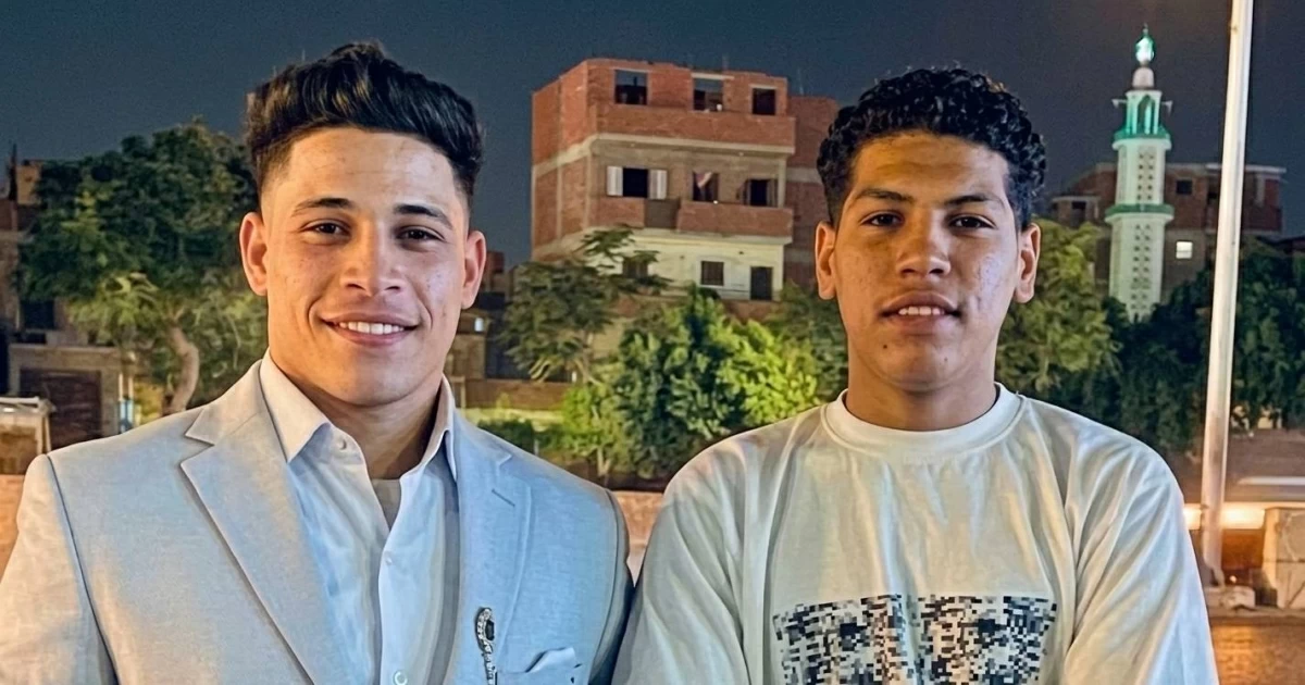 فاجعة على الطريق.. مسعف يكتشف وجود نجله بين ضحايا حادث مروع في مصر