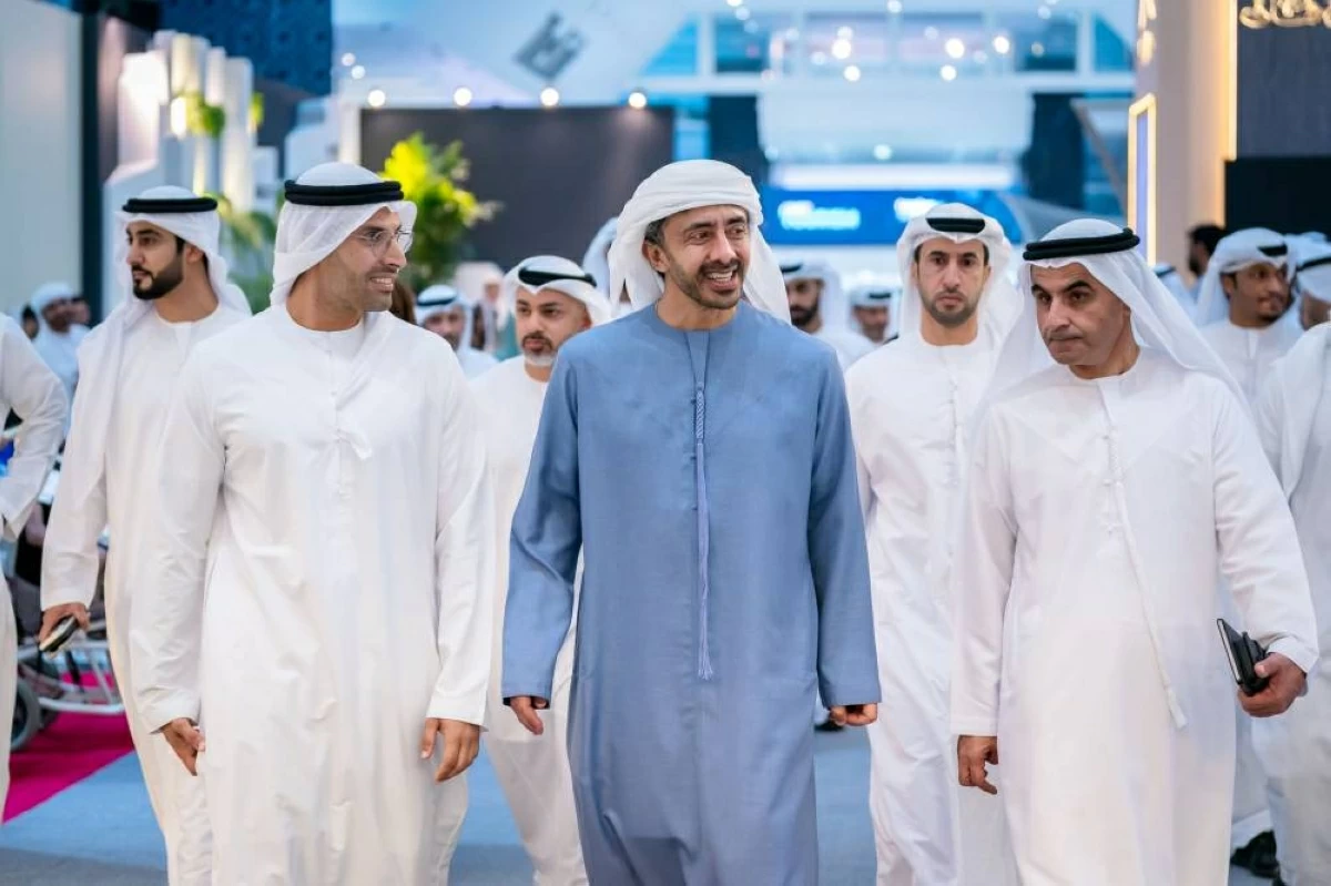 عبدالله بن زايد يفتتح معرض أبوظبي الدولي للكتاب