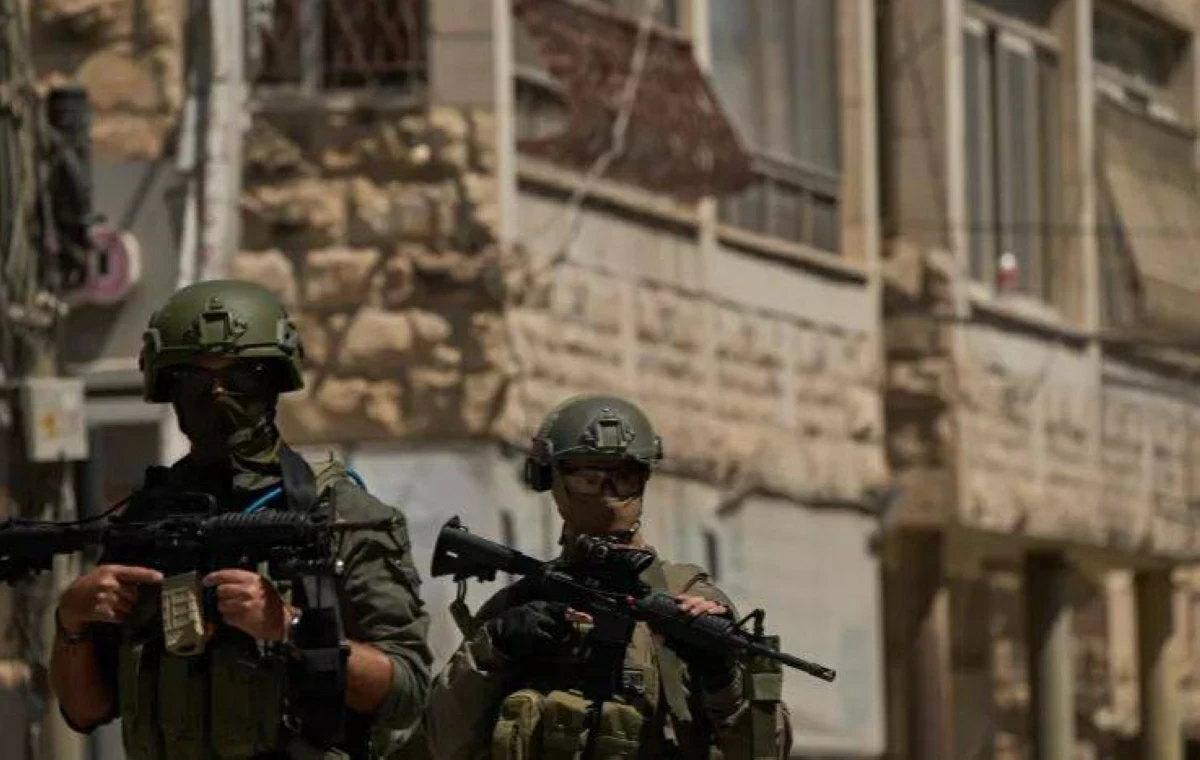 الجيش الإسرائيلي يقتل فلسطينياً داخل منزله في الضفة الغربية