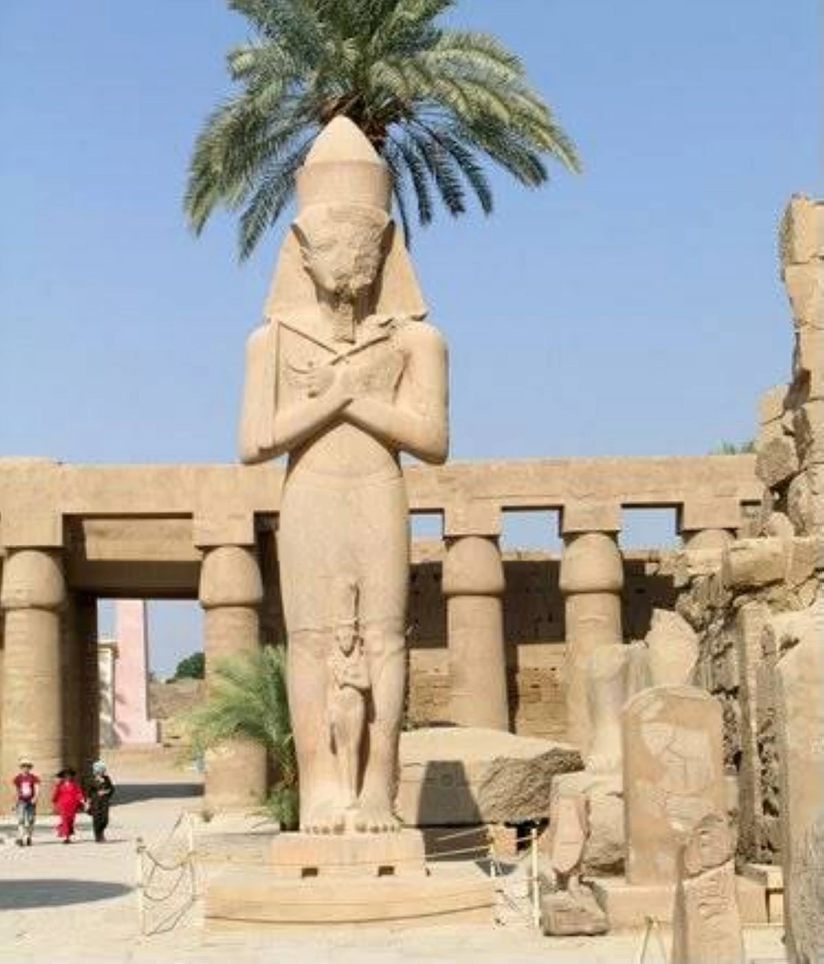 قرار بفك التمثال..لجنة علمية تكشف مفاجآت بشأن رمسيس الثاني في الكرنك