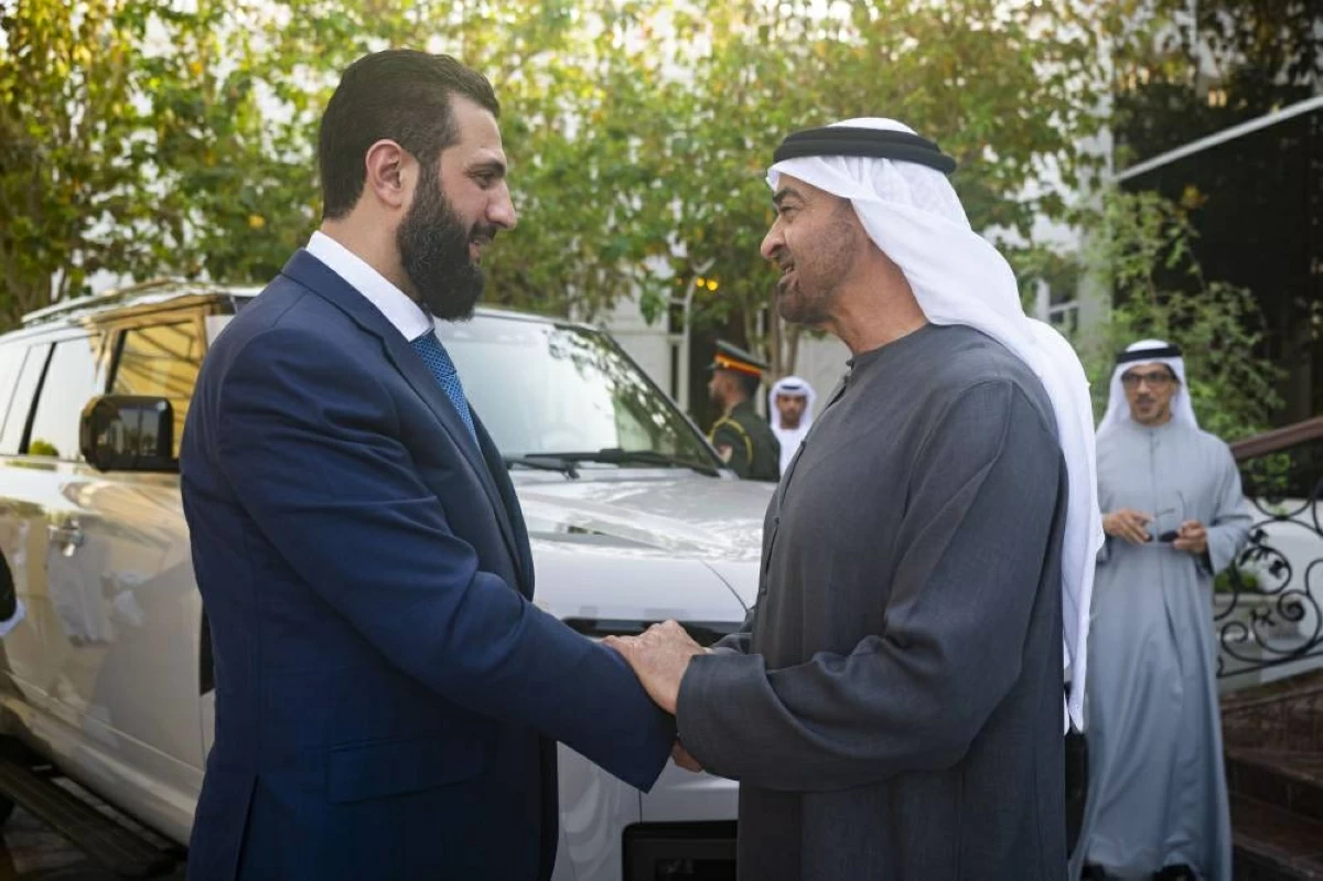 محمد بن زايد والشرع يبحثان التعاون والتطورات في المنطقة (فيديو)