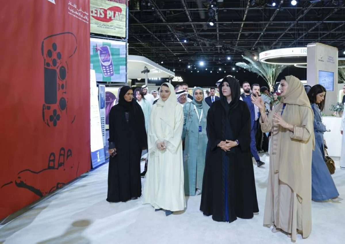 لطيفة بنت محمد تتفقّد فعاليات «قمة الإعلام العربي »