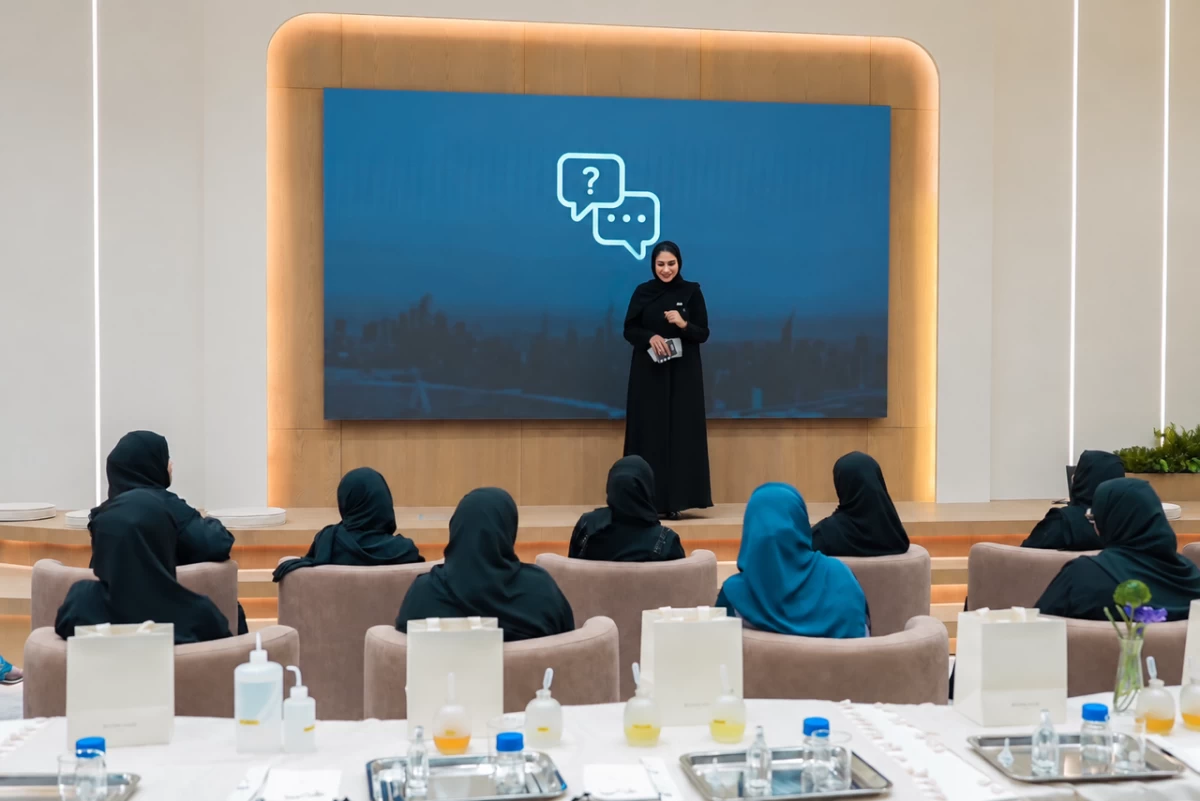 «الشارقة للتعليم العالي» يعزز تمكين المرأة بالمنح الأكاديمية
