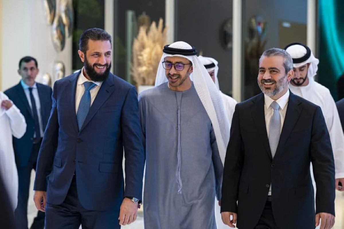 عبدالله بن زايد في مقدمة مودعي الرئيس السوري