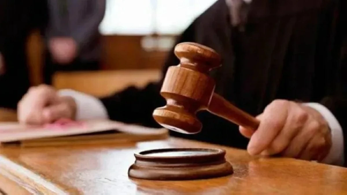 رسائل «واتساب» تؤيد حق شخص في 10 جمال