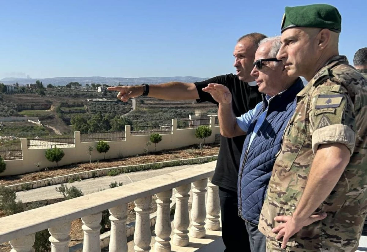 السفير عيسى يطلع على المستجدات