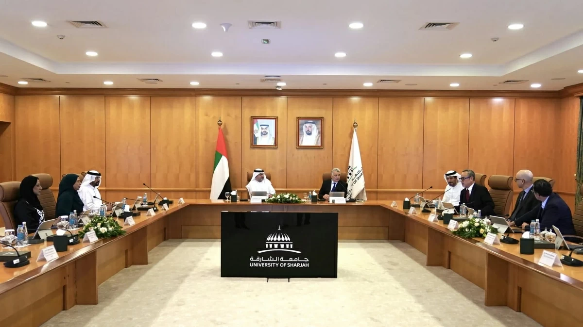 «استشاري كلية الاتصال » بجامعة الشارقة يبحث تطوير برامج الإعلام ومواكبة سوق العمل