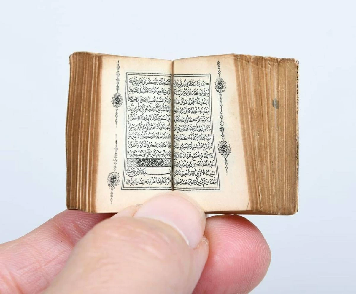 مصحف مصغر عمره 130 عاماً في «أبوظبي للكتاب»