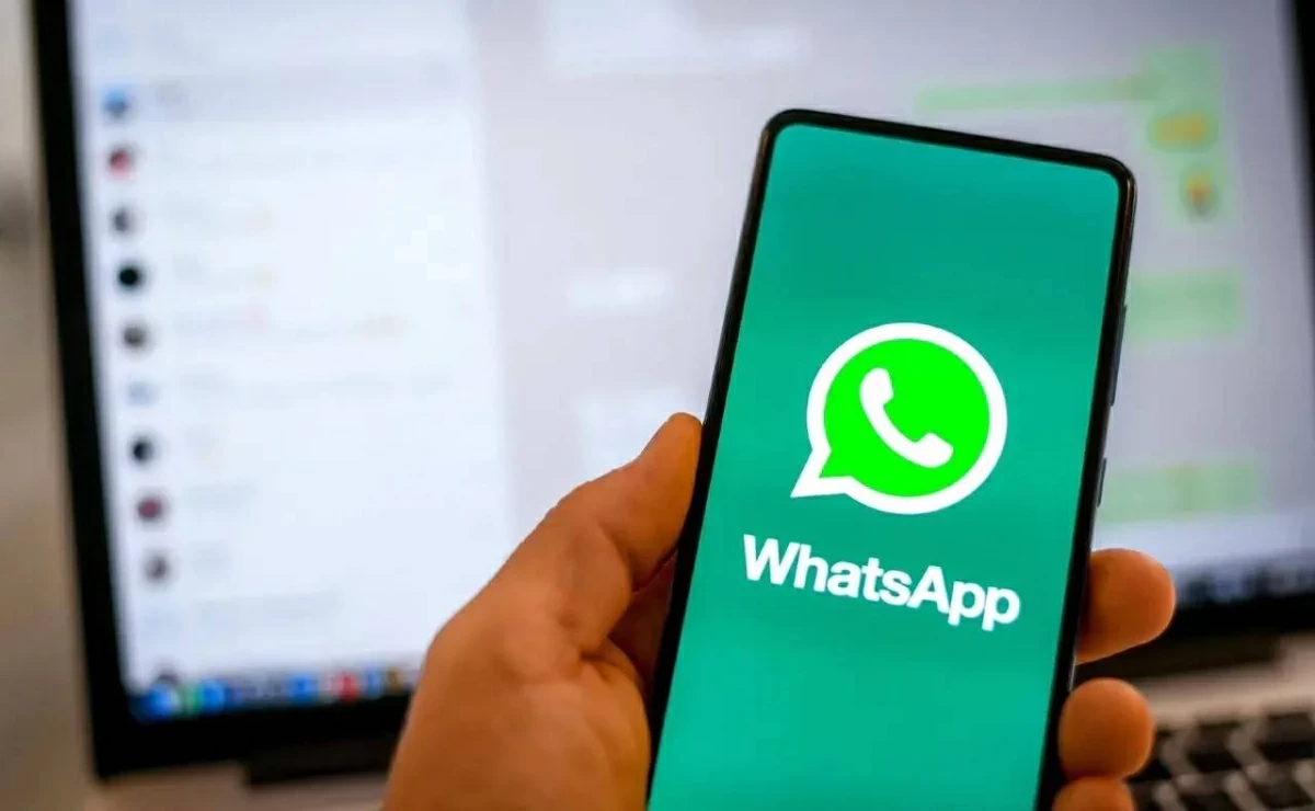 واتساب يفاجئ المستخدمين باختبار ميزة توحيد شكل المحادثات بين الطرفين