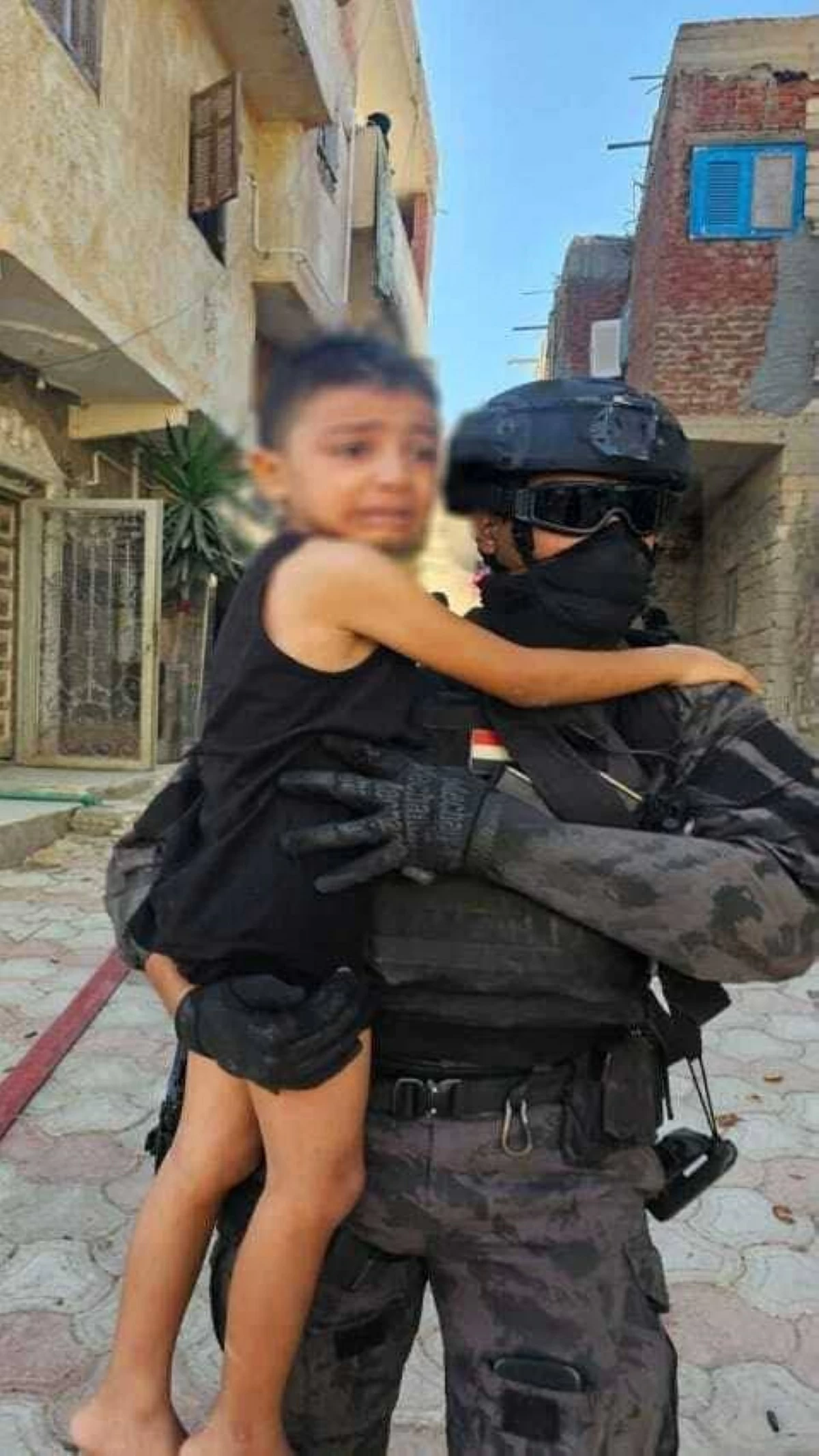 تاجر مخدرات في مصر يحتجز أسرته ويفتح الغاز