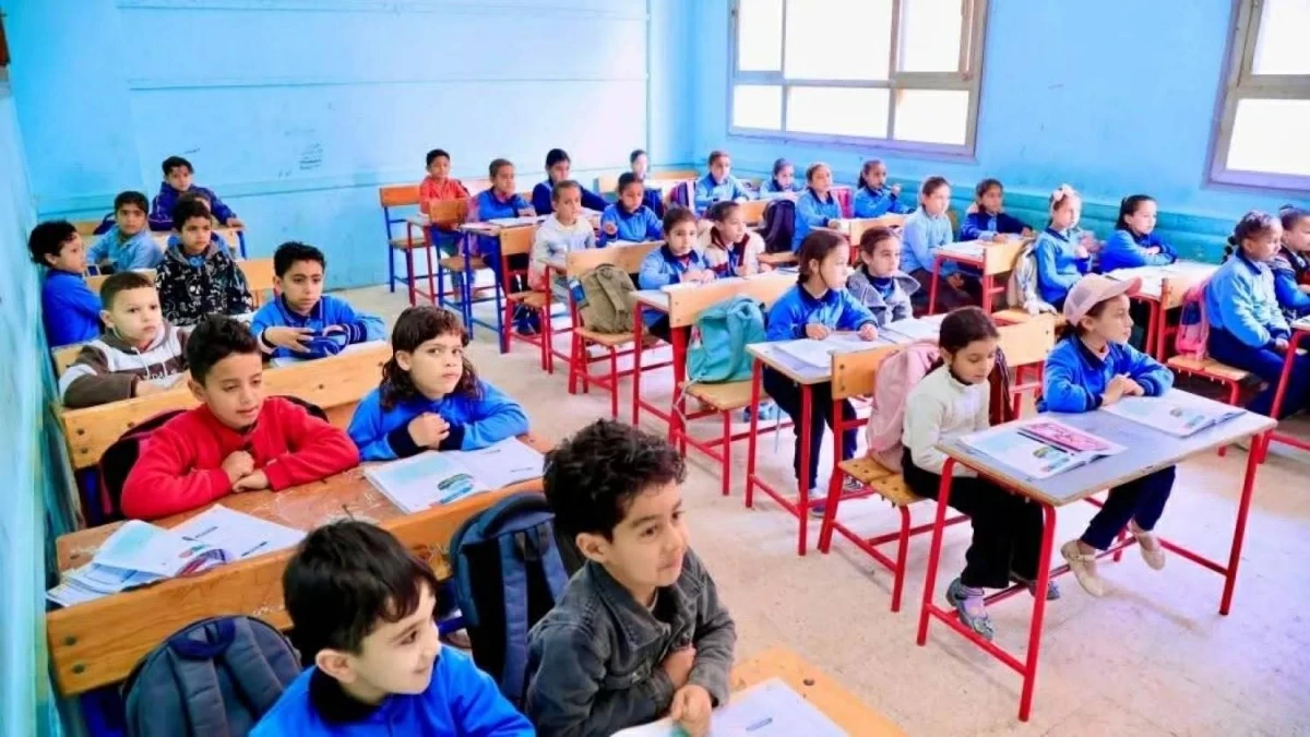 عقوبات تصل للفصل عاماً كاملاً.. «التعليم» المصرية تحذر من تصوير المعلمين