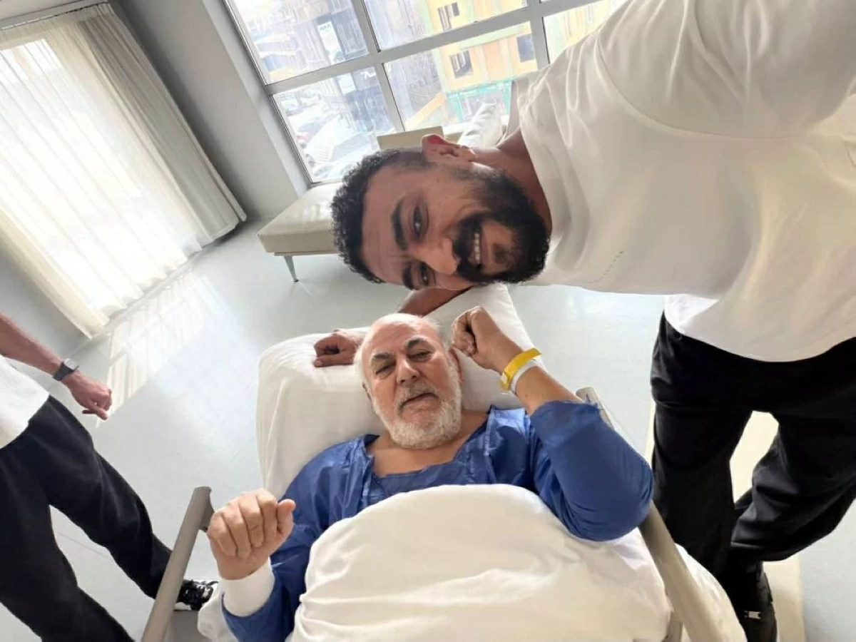 والد أحمد العوضي في المستشفى بعد وعكة صحية.. ورسالة مؤثرة من نجله