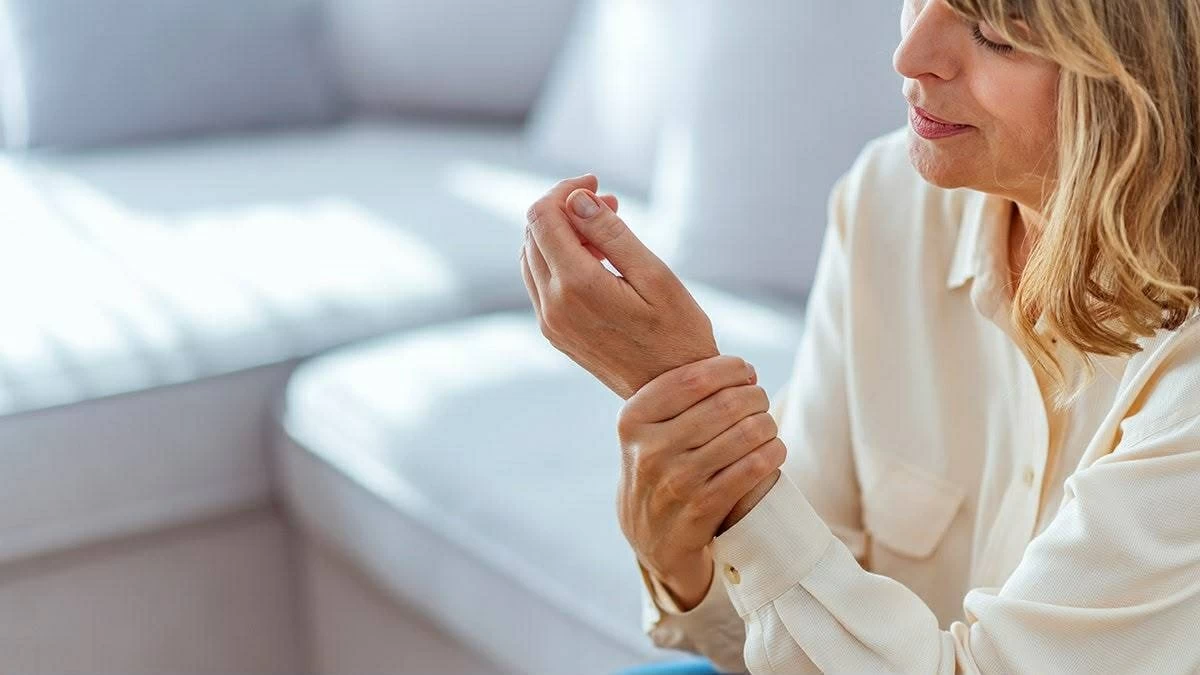هشاشة العظام تبدأ بصمت.. 4 خطوات تحمي النساء قبل هذه السن
