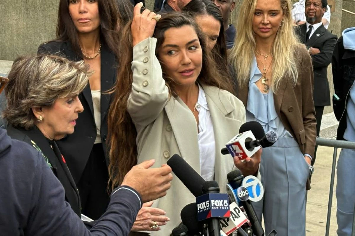ميريام هيلي وفريق المحاماة أمام محكمة مانهاتن