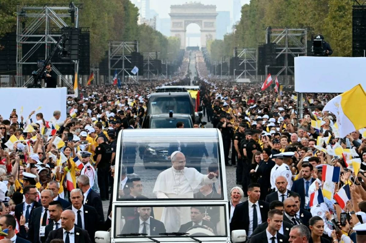 600 ألف في الشانزليزيه لحضور قداس البابا ليو