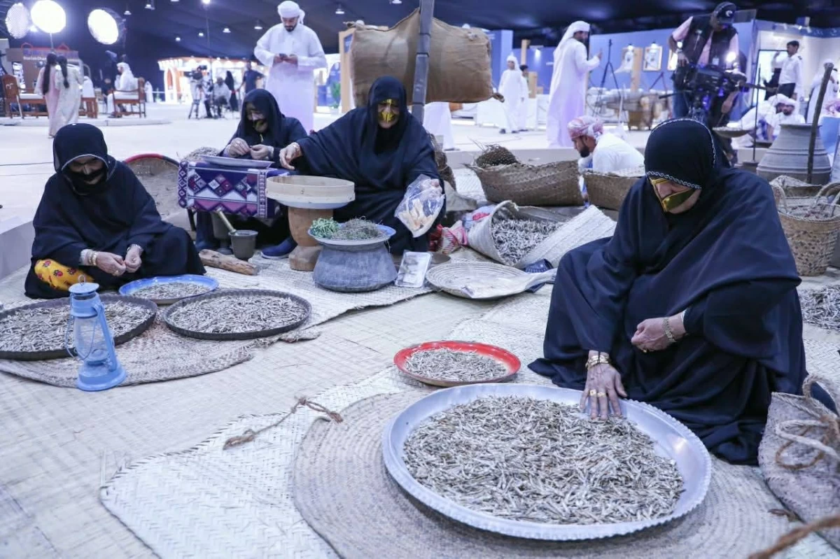 أجنحة الأسر المنتجة تبرز الأصالة والعراقة في «كلباء للجاشع والسحناه»