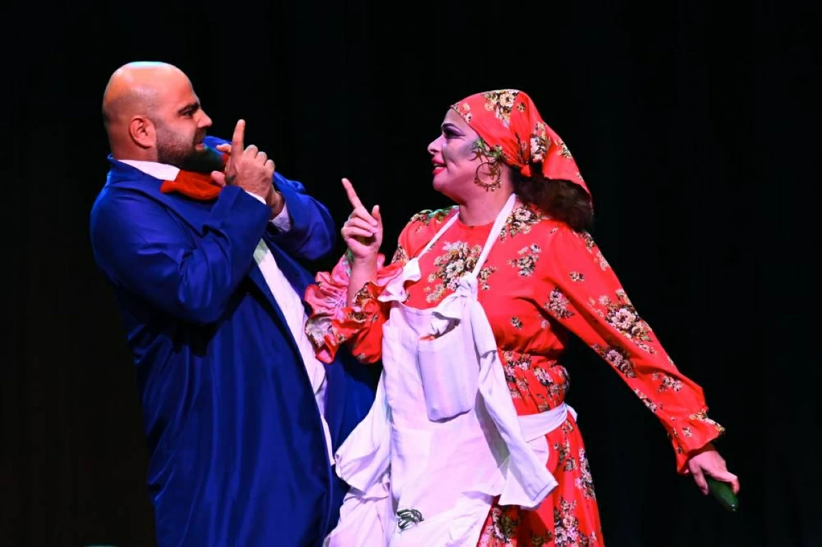 مشهد من أحد العروض