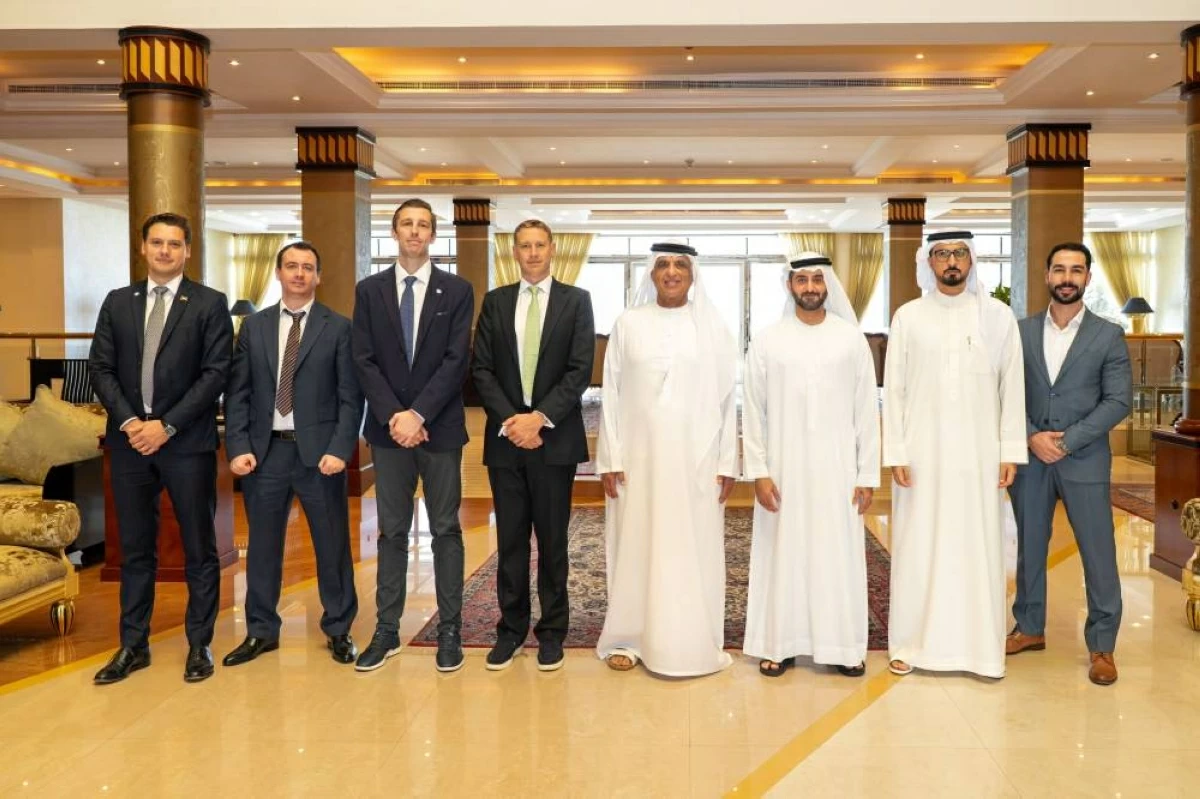 سعود بن صقر يستقبل وفد «سكاي بورتس»