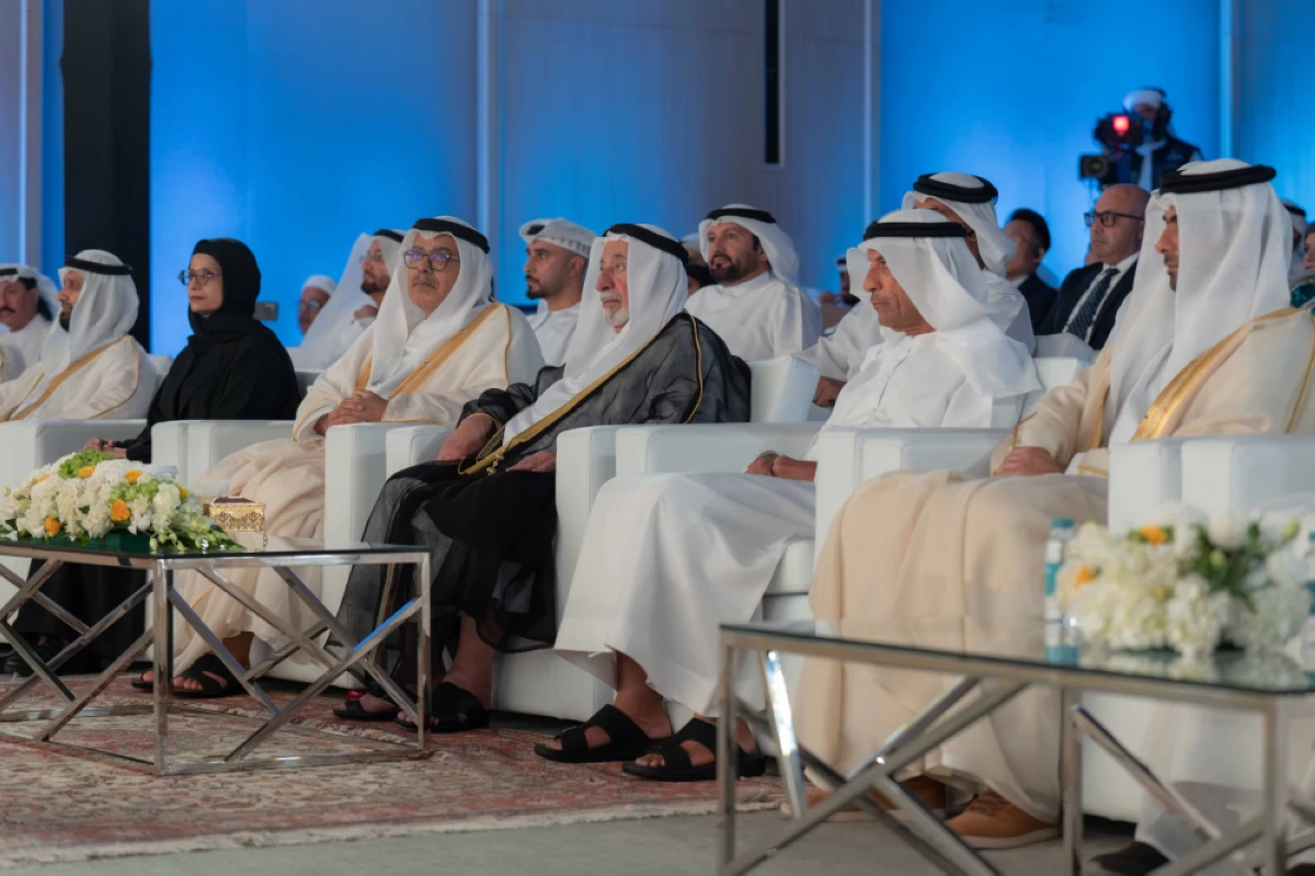 سلطان يكرم الفائزين بجائزة الشارقة الدولية للتراث الثقافي
