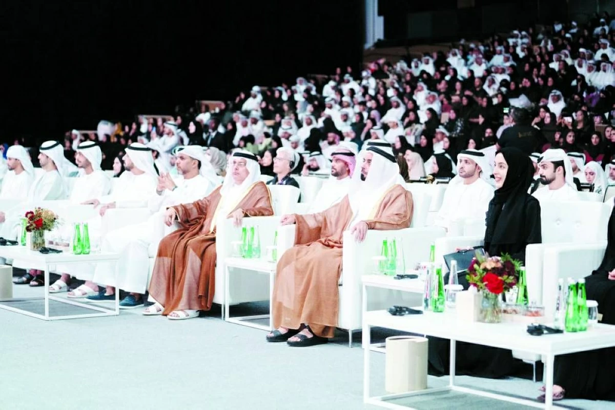 سيف بن زايد يشهد حفل تخريج دفعة «صناع المستقبل» 2026 من جامعة زايد