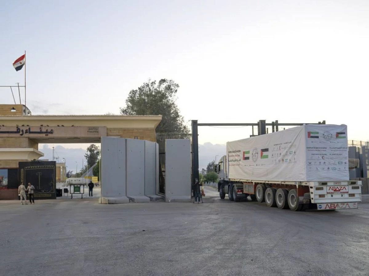 دخول 5 قوافل إماراتية تحمل 617 طناً من المساعدات إلى غزة