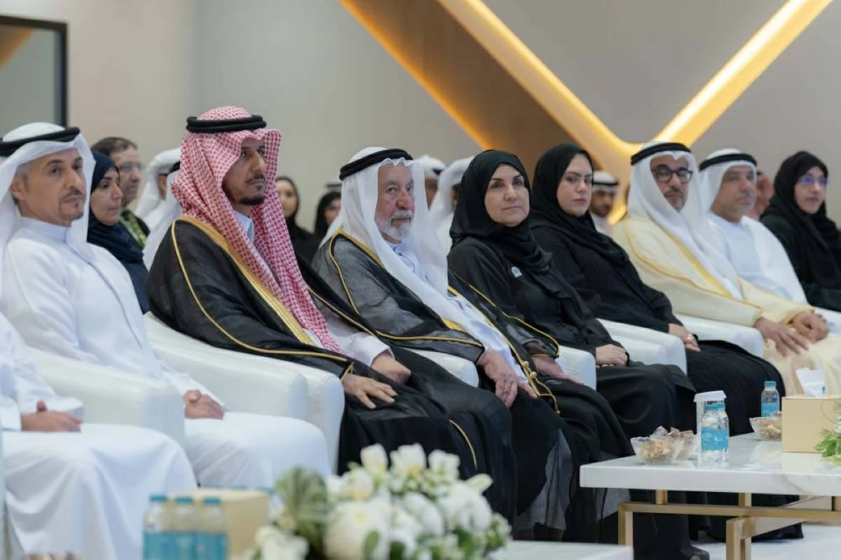 سلطان يشهد ختام الملتقى الدولي الخامس لمعلمي العربية ويكرّم شركاءه