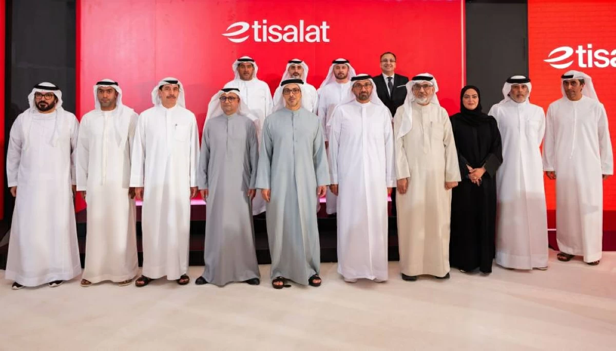 منصور بن زايد يشهد إطلاق مشروع «اتصالات» لتطوير البنية التحتية الرقمية