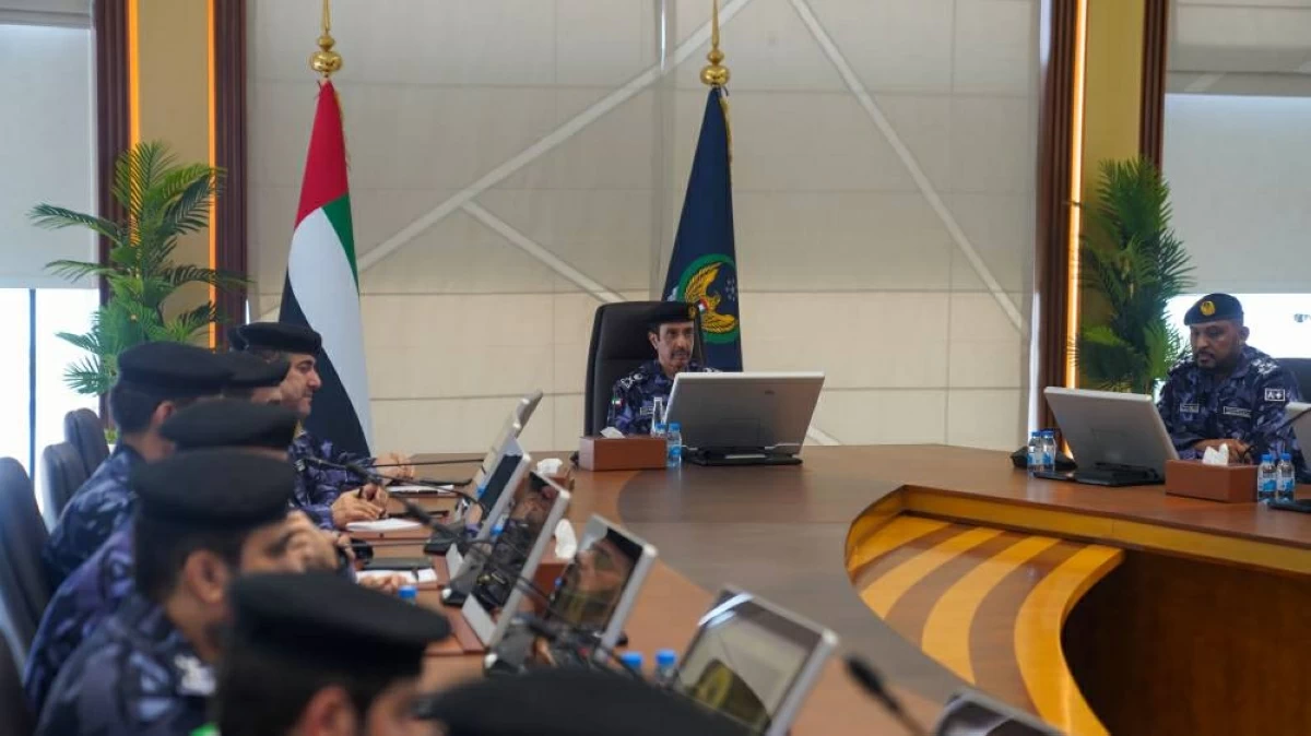 شرطة عجمان تناقش تطوير الأداء المؤسسي