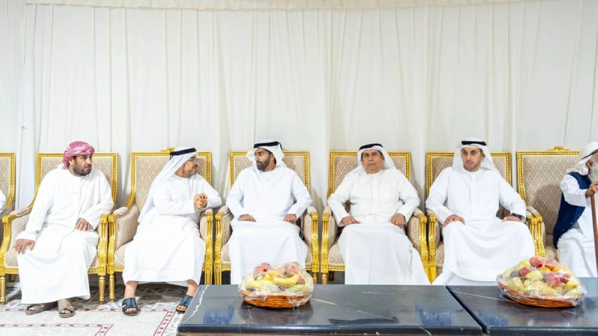خالد بن سعود يعزي في وفاة والدة حسن الحبسي