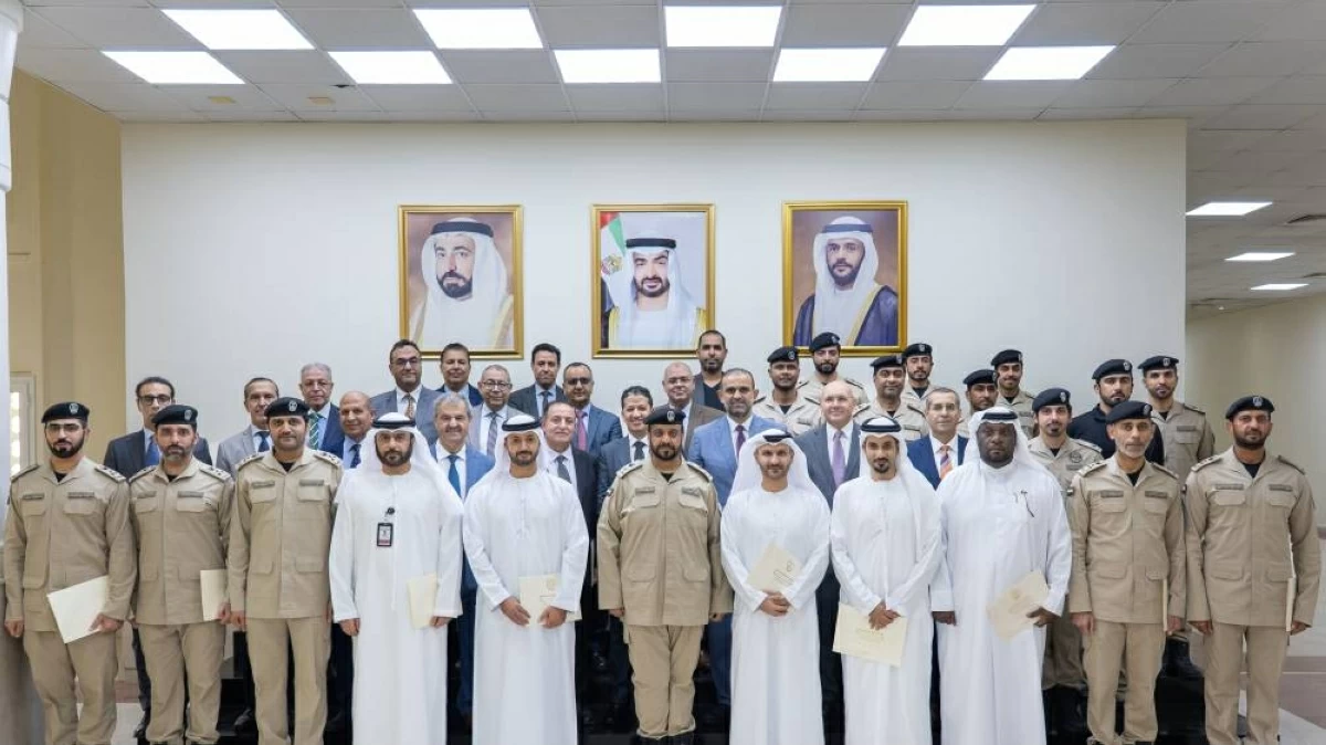 «الشارقة للعلوم الشرطية» تكرم أعضاء هيئتها التعليمية
