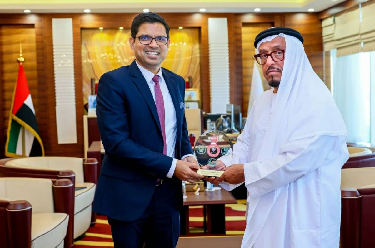 ضاحي خلفان والقنصل الهندي يبحثان تعزيز التعاون