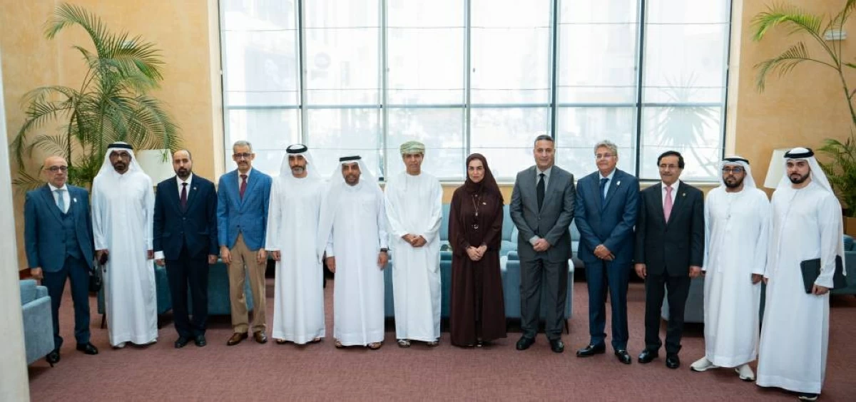 صورة جماعية للمشاركين في الملتقى