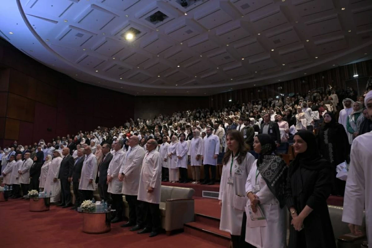 جامعة الشارقة تحتفي بطلبة كلية الطب الجدد