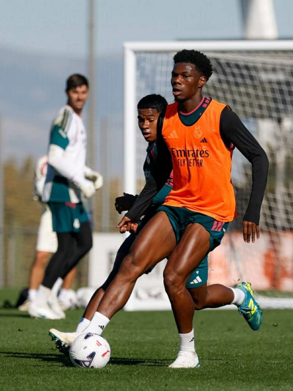 كيفية مشاهدة مباراة ريال مدريد وفياريال اليوم.. الموعد والقنوات الناقلة في الدوري الإسباني