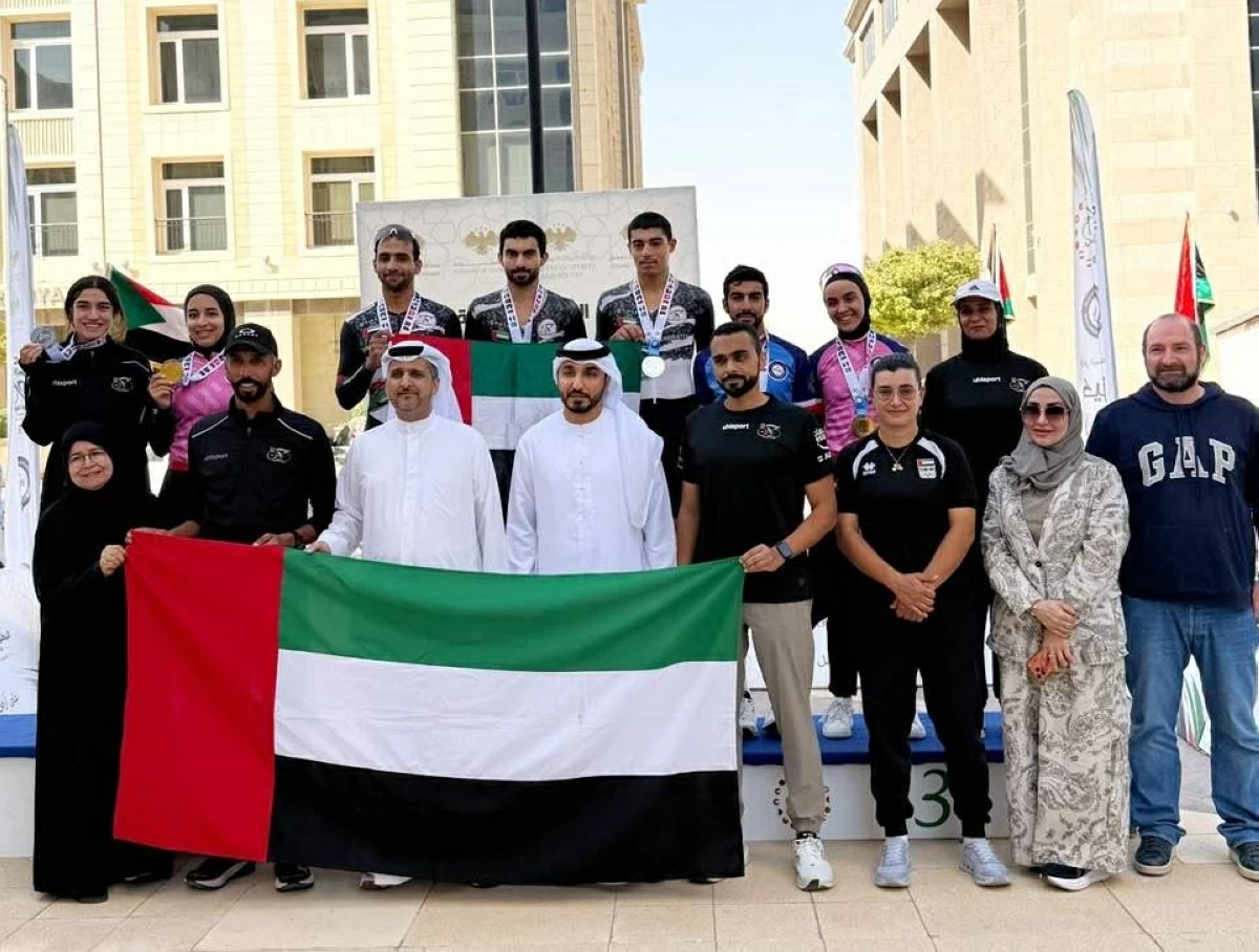خلال تويج الفائزين